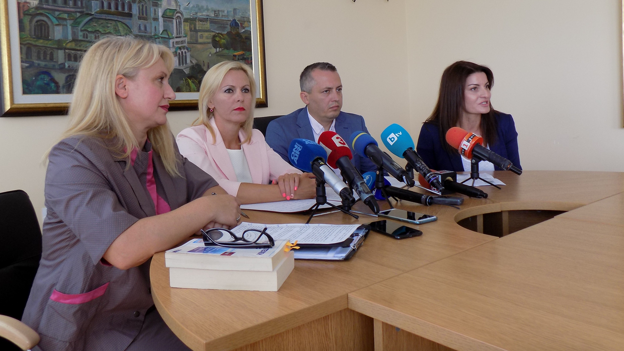 Групата за ало измами в Левски действала от началото на 2018 г., нейни жертви били предимно възрастни хора или току-що навършили пълнолетие