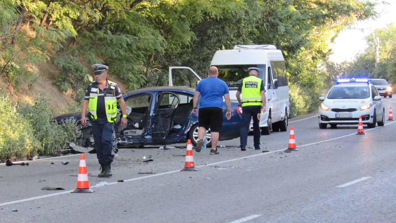 Румънка заспа зад волана и причини катастрофа на пътя Русе - Бяла
