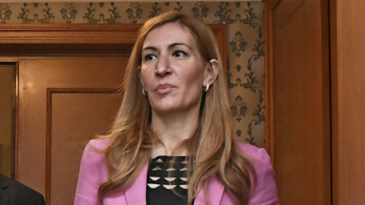 Николина Ангелкова ще се срещне с гръцкия си колега