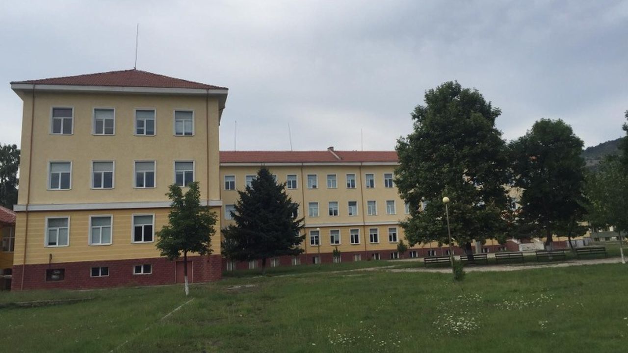 Учители се отказаха от цветя в помощ на млада майка в кома