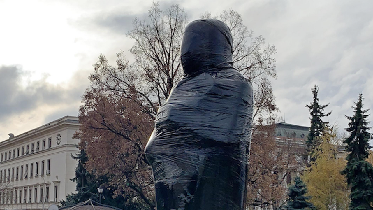 Мумия на комунизма се появи в центъра на София