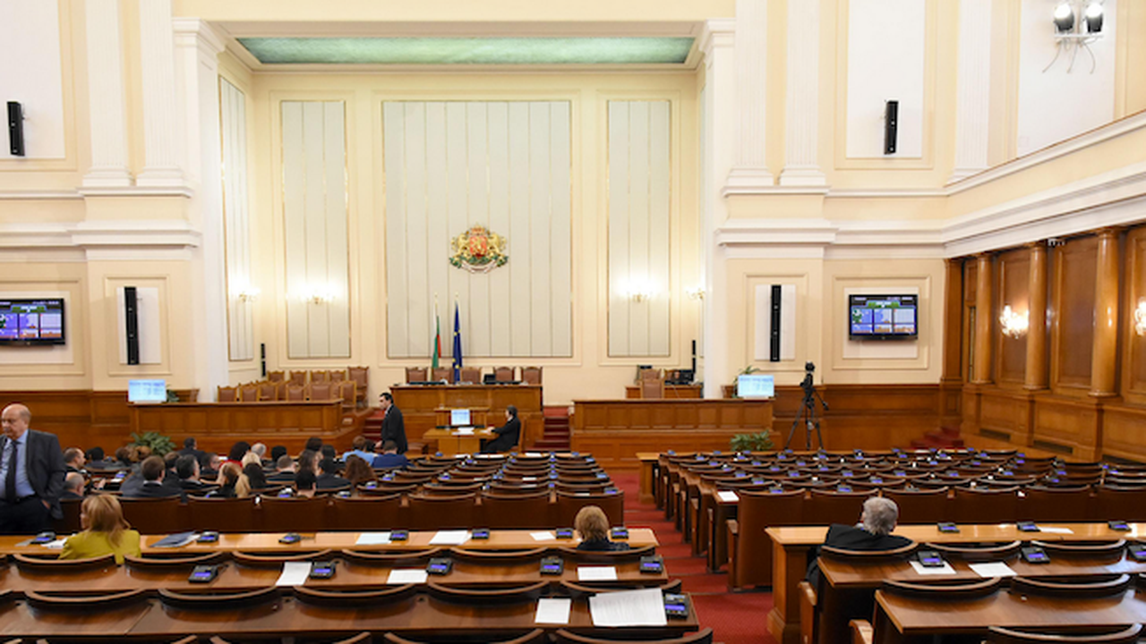 Парламентът събра необходимия кворум за започване на заседание