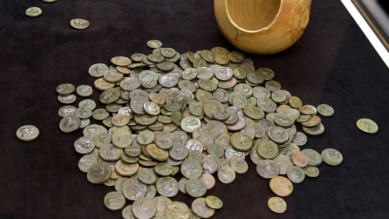 В Плевен показват най-голямото сребърно съкровище на Балканите