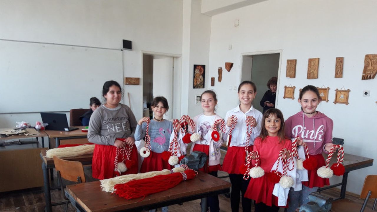 Баба Марта ще посрещне с мартеници пътниците в гара Плевен