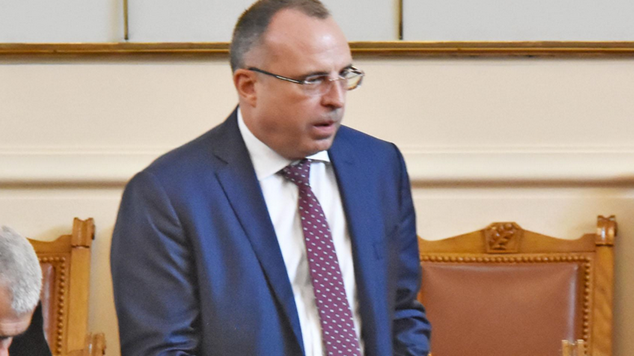 НС ще гласува оставката на Румен Порожанов