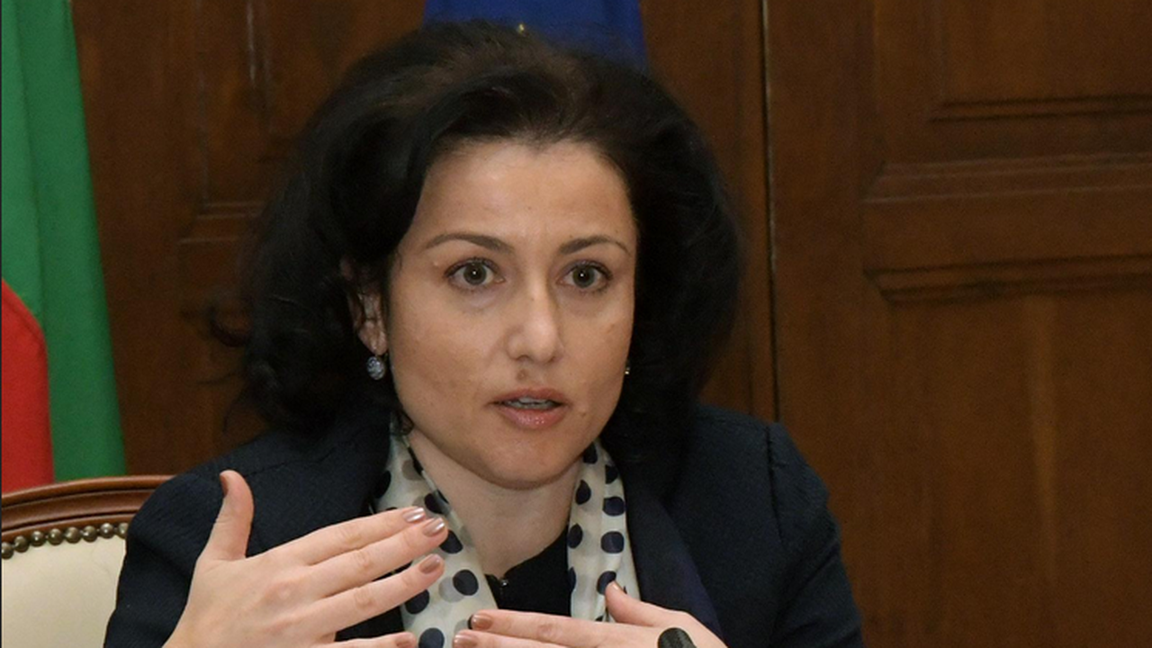 Министър Танева: Напълно пропаднали след градушките в Северна България са 72 000 декара