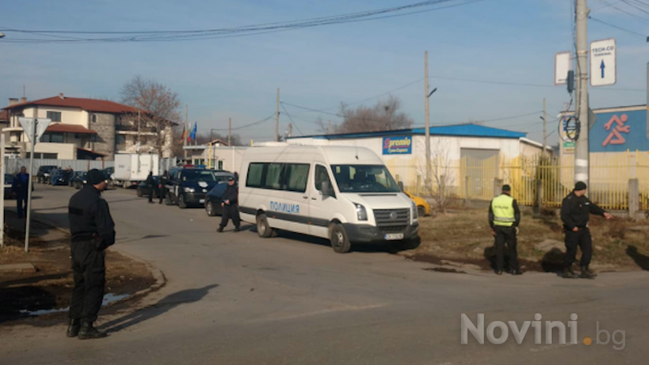 Обвиниха 14 души от задържаните при акцията в "Орландовци", сред тях има и двама полицаи