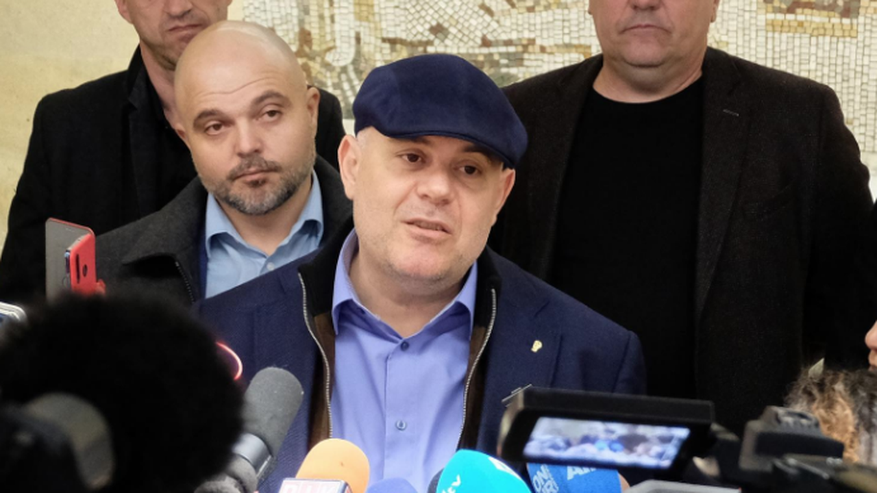 Гешев: Двама прокурори са на разговори на високо ниво в ОАЕ за Васил Божков