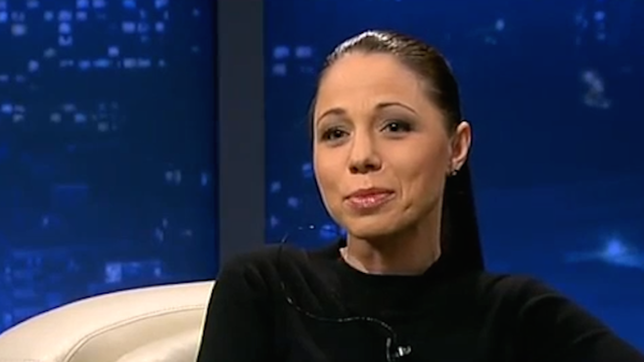 Първата фолкпевица, снимала се за ''Плейбой'', стана учителка