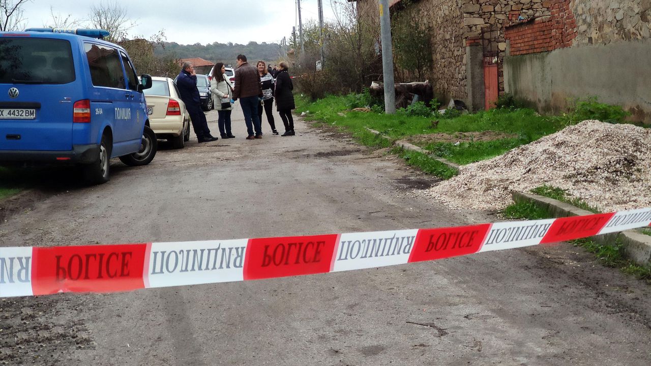 Защо непълнолетни пребиха до смърт мъж? Майката на едното заподозряно момче твърди, че става въпрос за самоотбрана