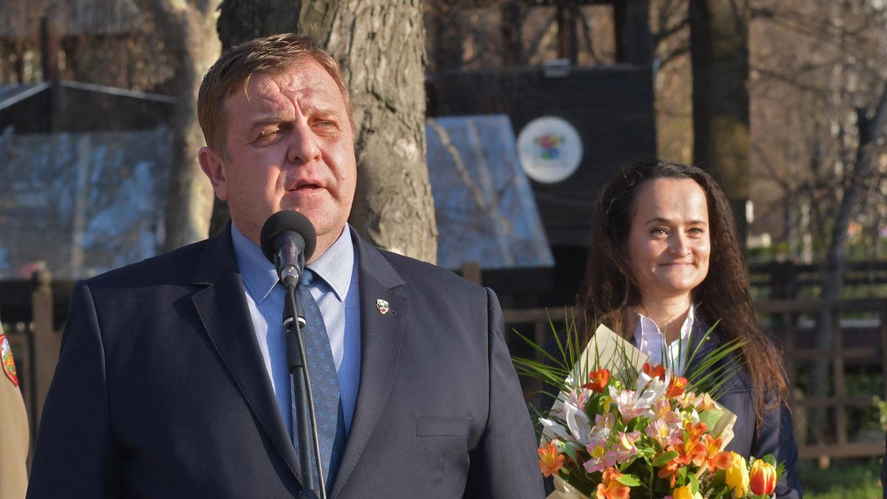 Каракачанов: Трябва да се навакса с маски и ръкавици за армията
