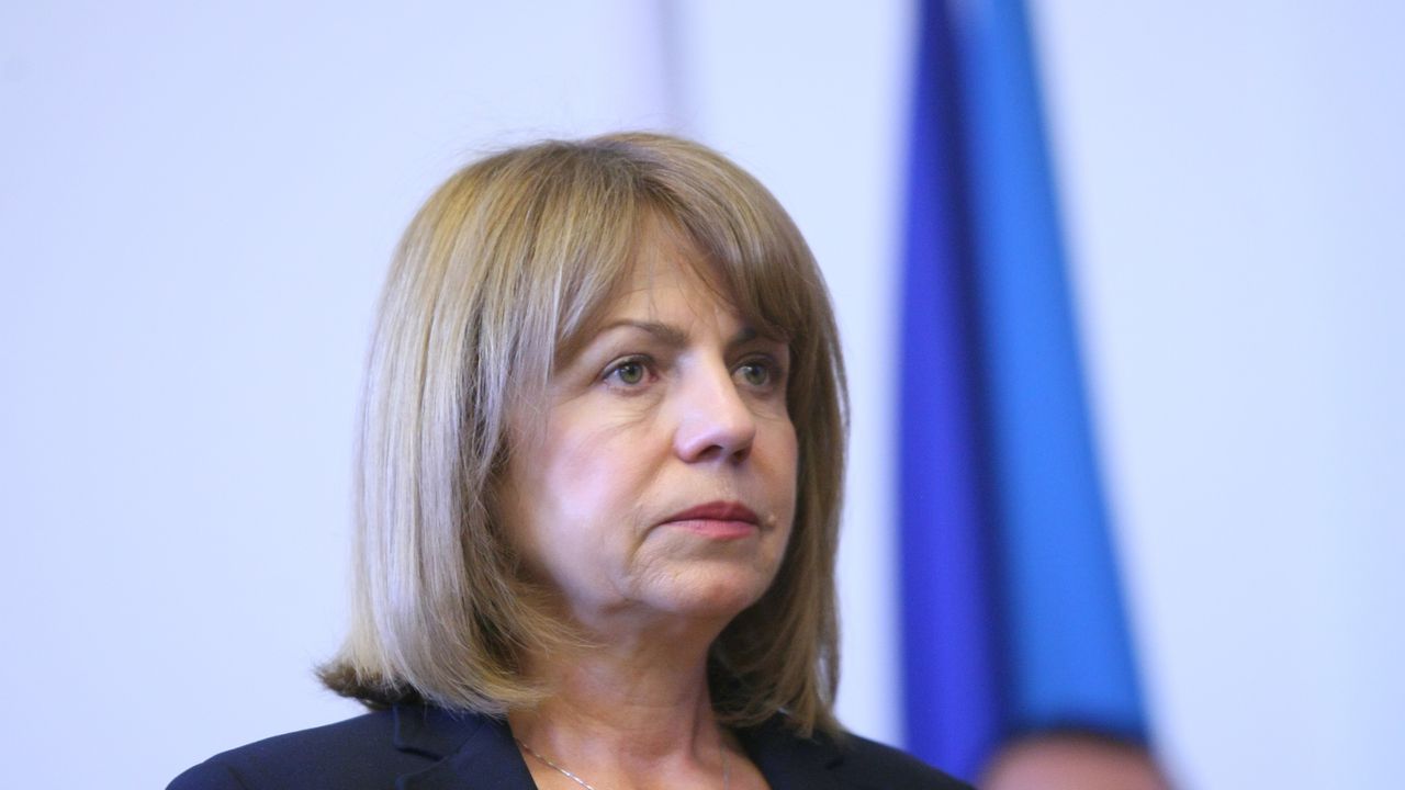 Пешеходците да внимават за заледени улици, призова Фандъкова