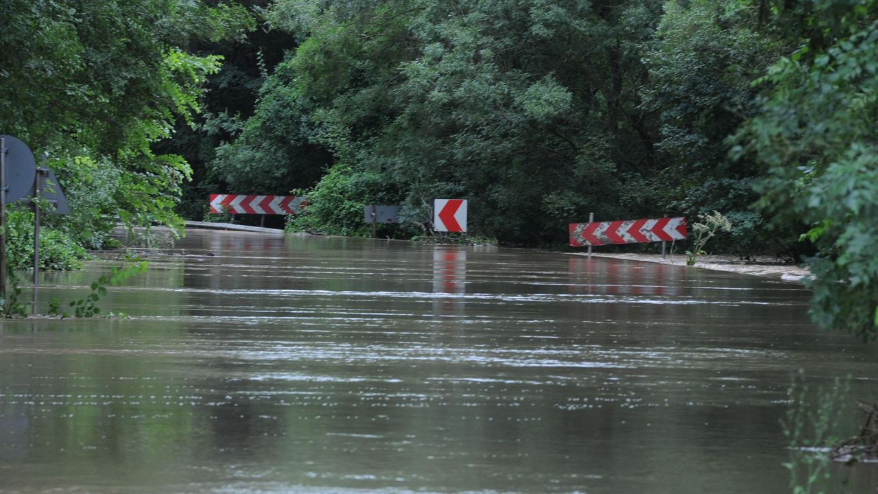 Регионалната инспекция по околната среда и водите организира почистване на река Ропотамо