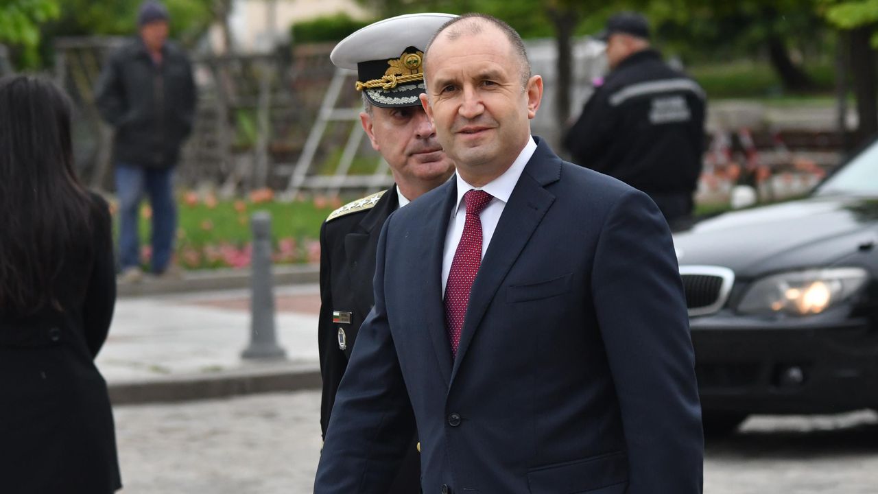 Радев сезира КС за разпоредби от Закона за здравето