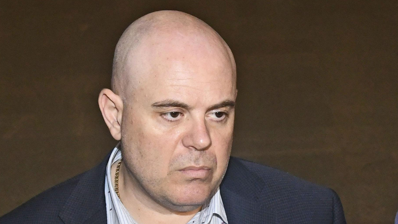 Гешев: Служител на „Военна информация” е бил изпратен да вози и информира бизнесмен в чужбина