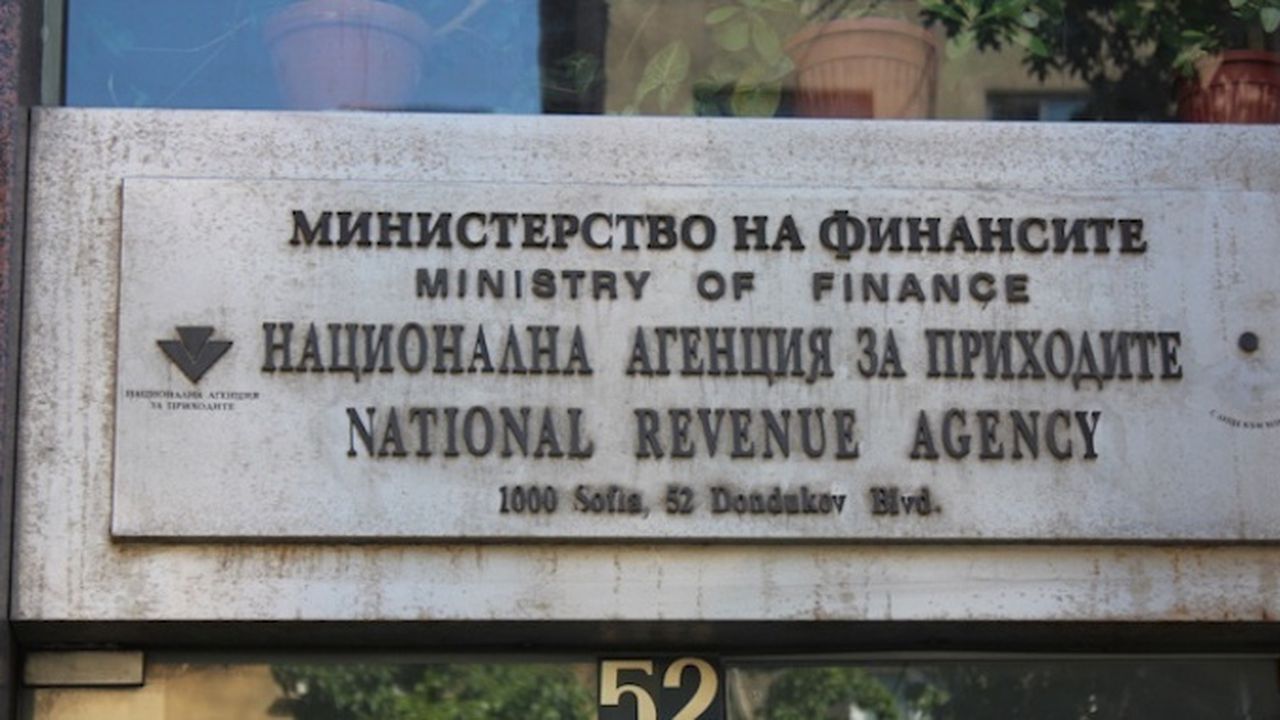 400 "бедняци", купували луксозни стоки, попаднаха под прицела на НАП