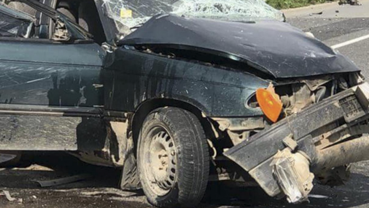 Дете и жена са пострадали в катастрофа в Добричко