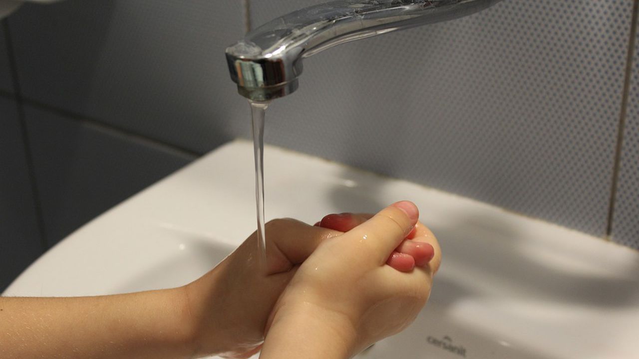 Миенето на ръцете помага повече срещу грип от ползването на дезинфектант