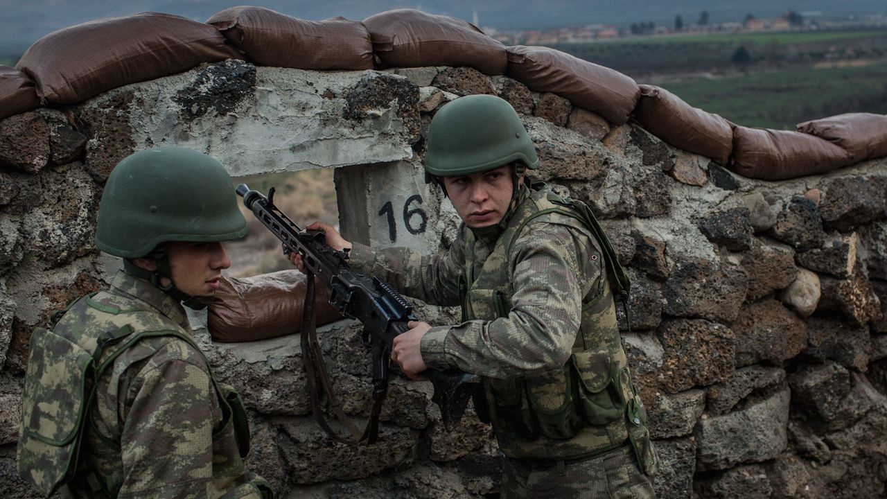 Турция намалява казармата наполовина
