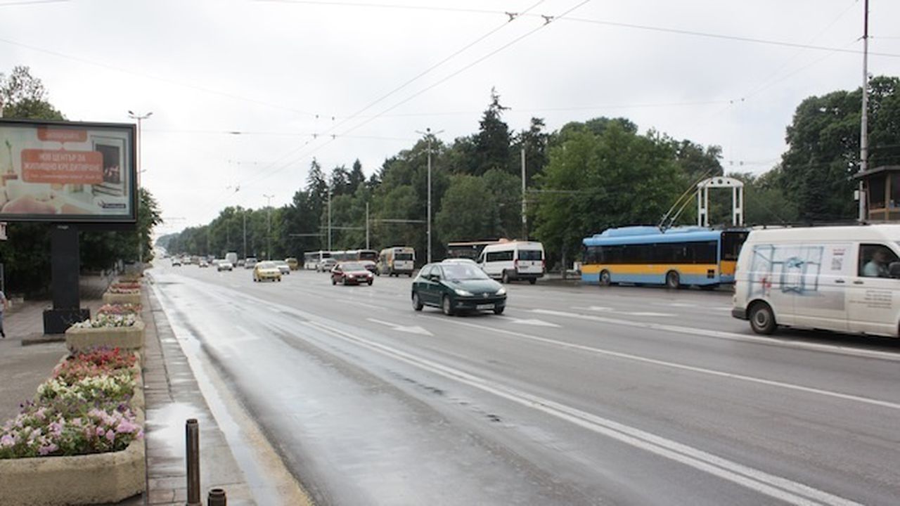 Футболен мач променя движението в София