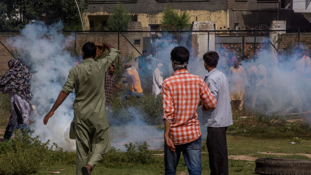 Селянин взе за заложници деца. Убиха жена му с камъни