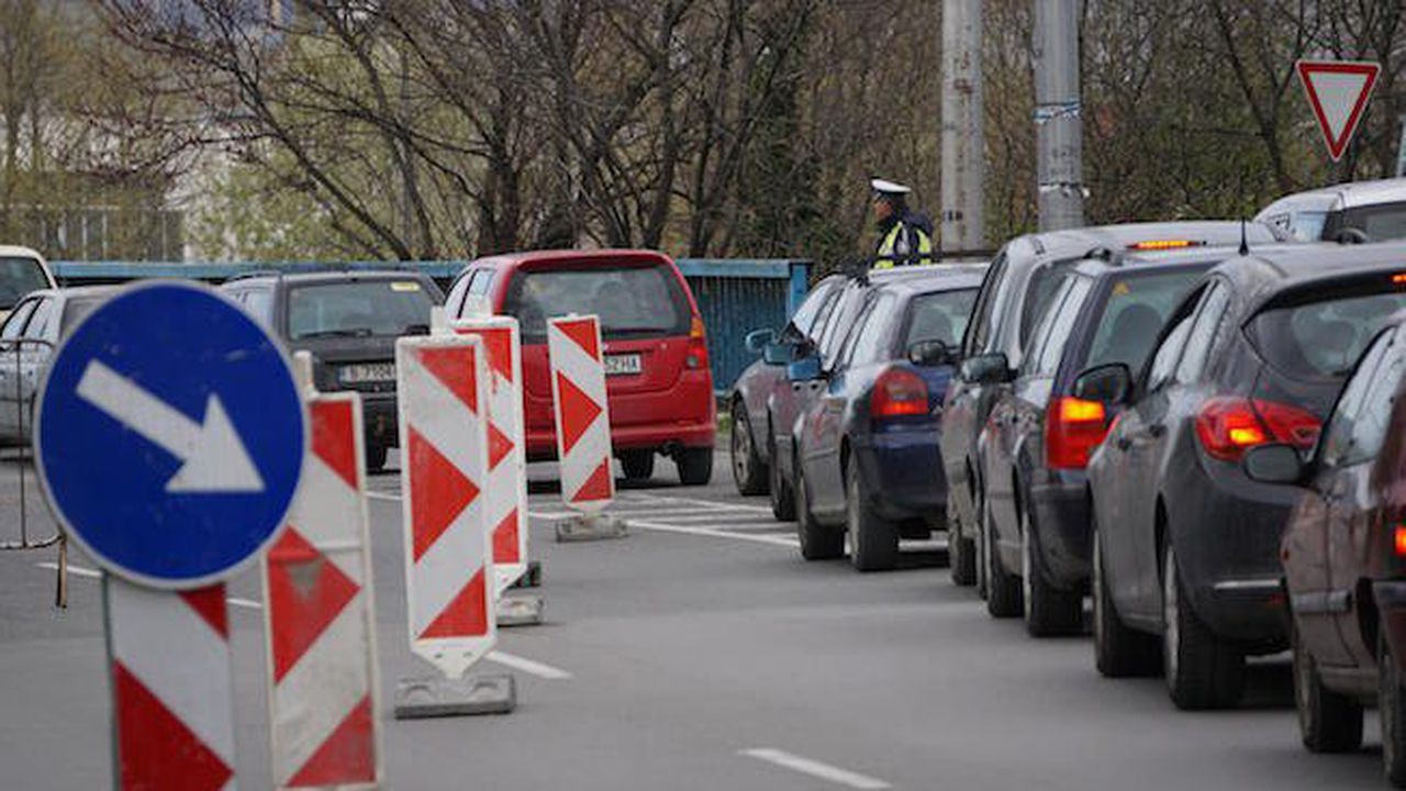 Временно е спряно движението по главен път София - Варна, в района на село Кавлак