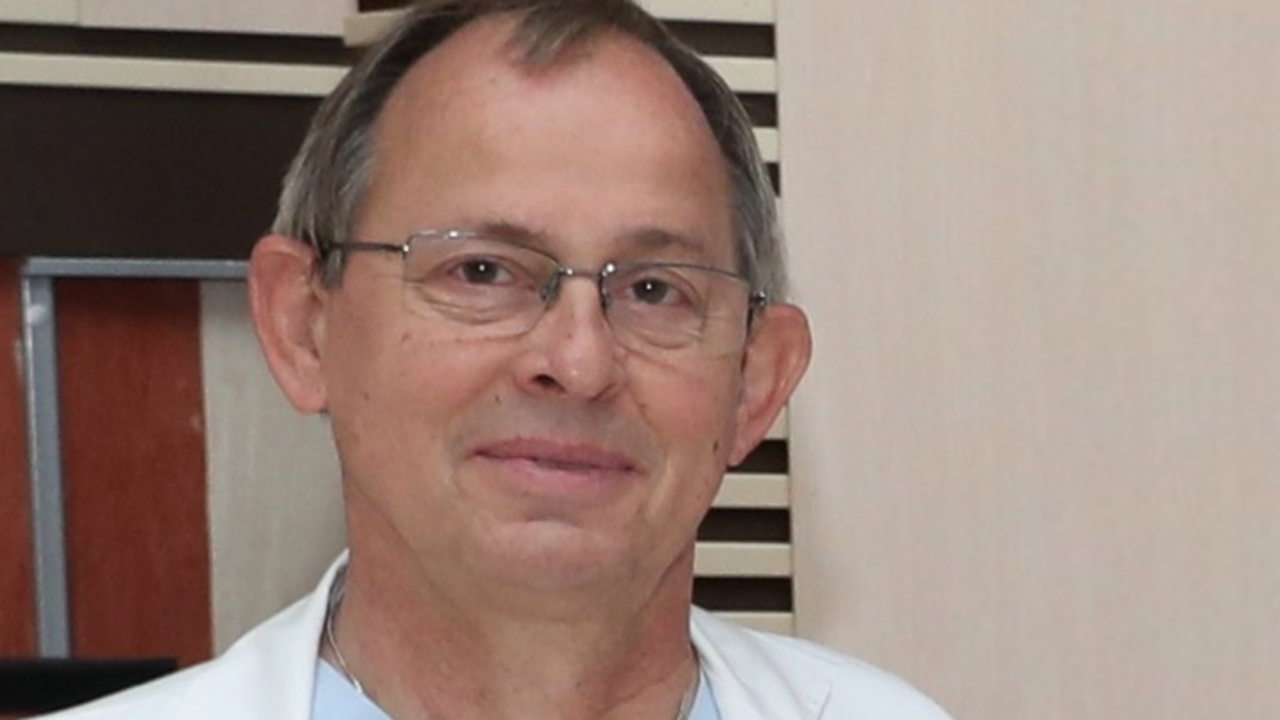 Проф. д-р Асен Николов, началник на Родилна клиника в СБАЛАГ "Майчин дом":  Бременните жени не трябва да прекъсват връзката с наблюдаващия акушер-гинеколог