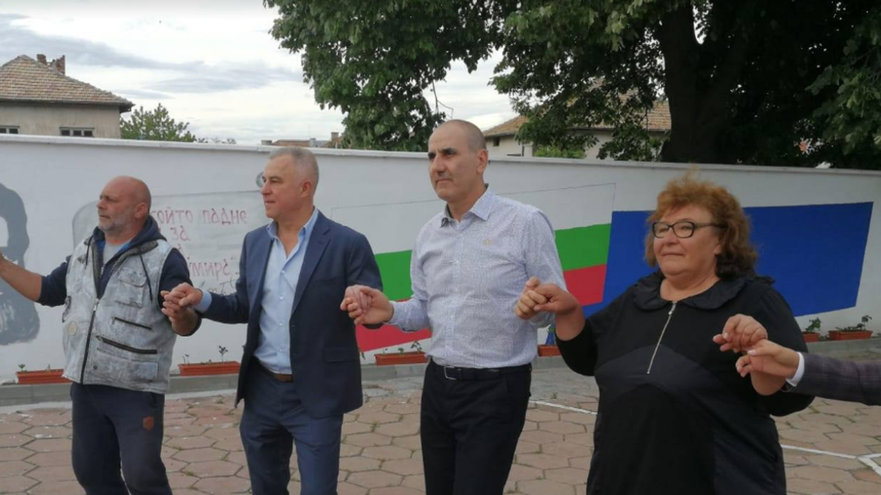 Цветанов и кандидатите за евродепутати Андрей Новаков и Асим Адемов посетиха село Черниче