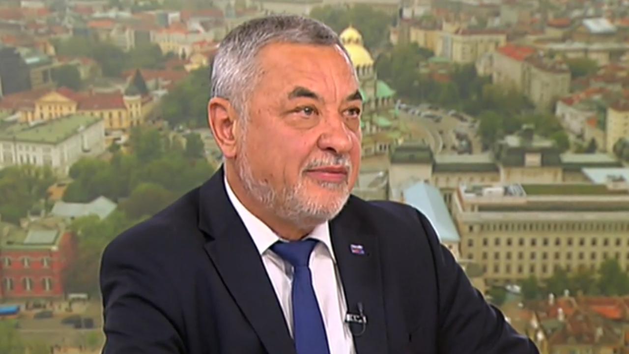 Симеонов  за акциите на "Левски": Не знам дали е подарък или камък, който те завлича на дъното