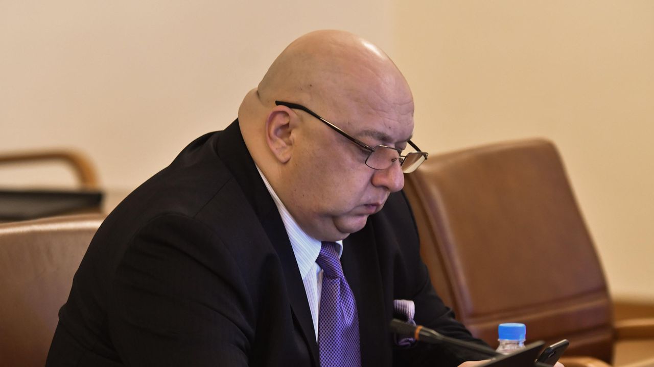 Министър Кралев удължи срока на забрана за провеждане на спортни мероприятия до 13 май