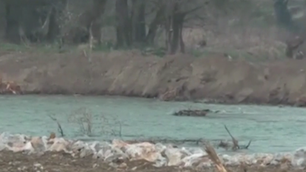 Подпорната стена, която се пропука при река Чая в Катуница, е почти завършена