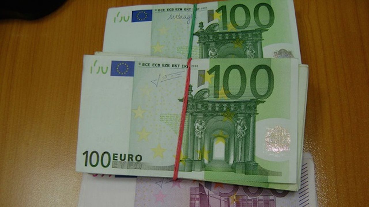 Спипаха недекларирани 23 500 евро в дамска чанта на ГКПП "Лесово" (снимка)
