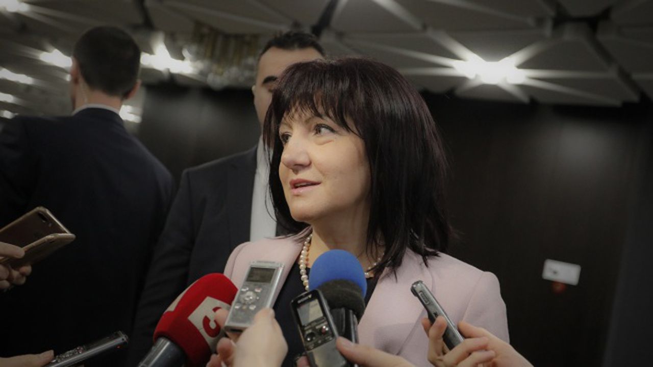 Караянчева: Пакетът "Мобилност" поставя под изпитание хиляди български семейства и застрашава цял един бранш