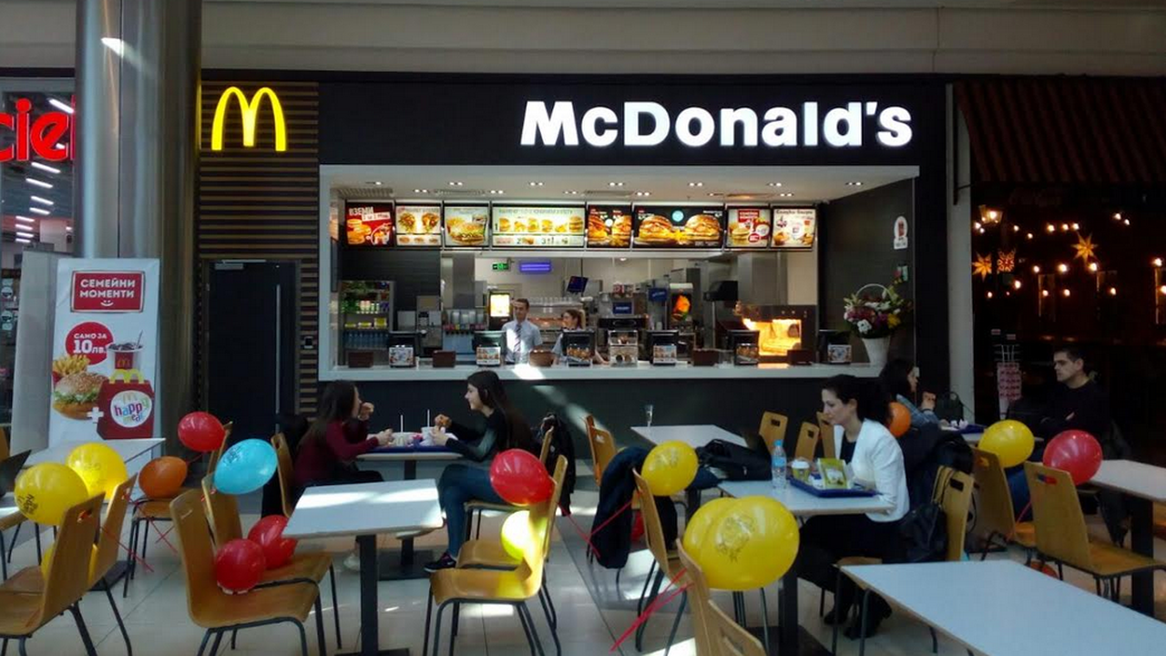Нов ресторант на Макдоналдс отвори врати в Мол Галерия Бургас