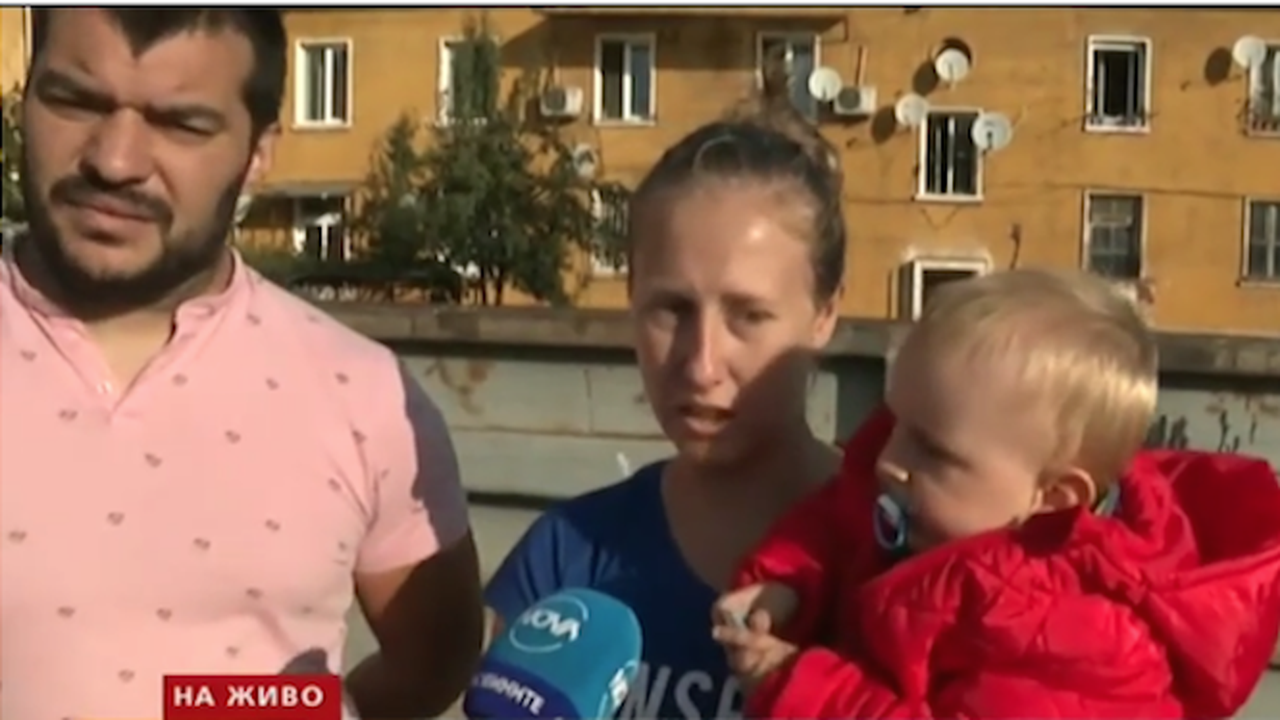 Доброволци помагат на семейство, останало без дом след пожара в Бухово