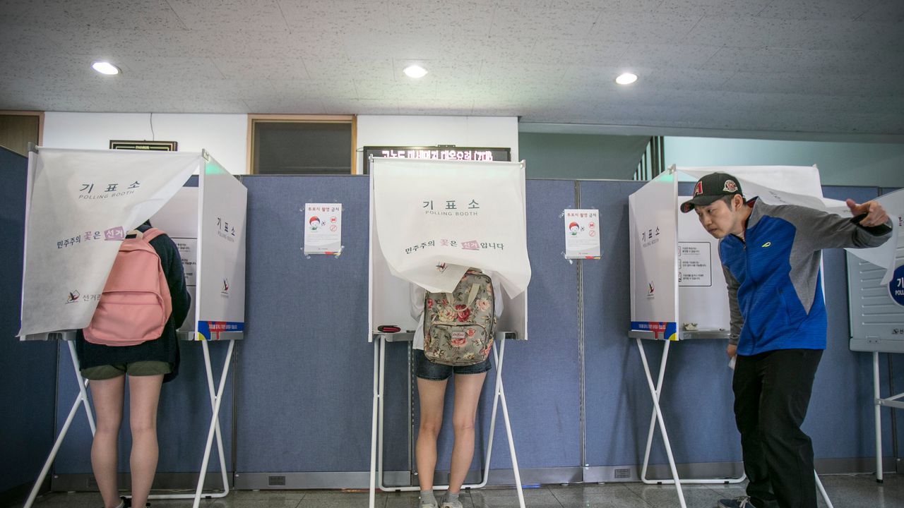 В Южна Корея започна гласуване на парламентарни избори