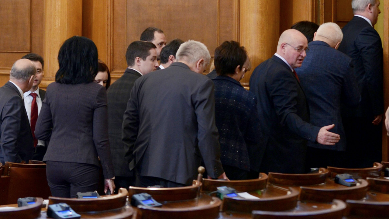 БСП и "Атака" спретнаха лют парламентарен скандал