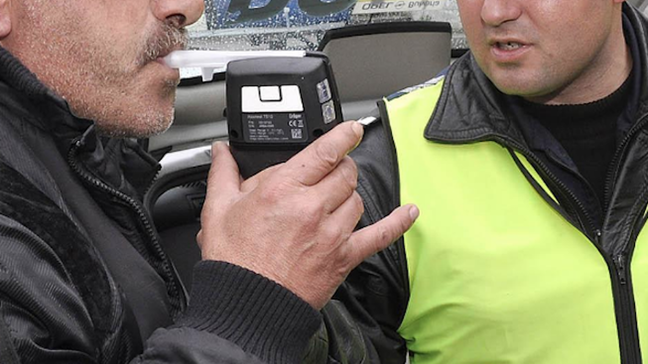 Закопчаха мъртво пиян зад волана