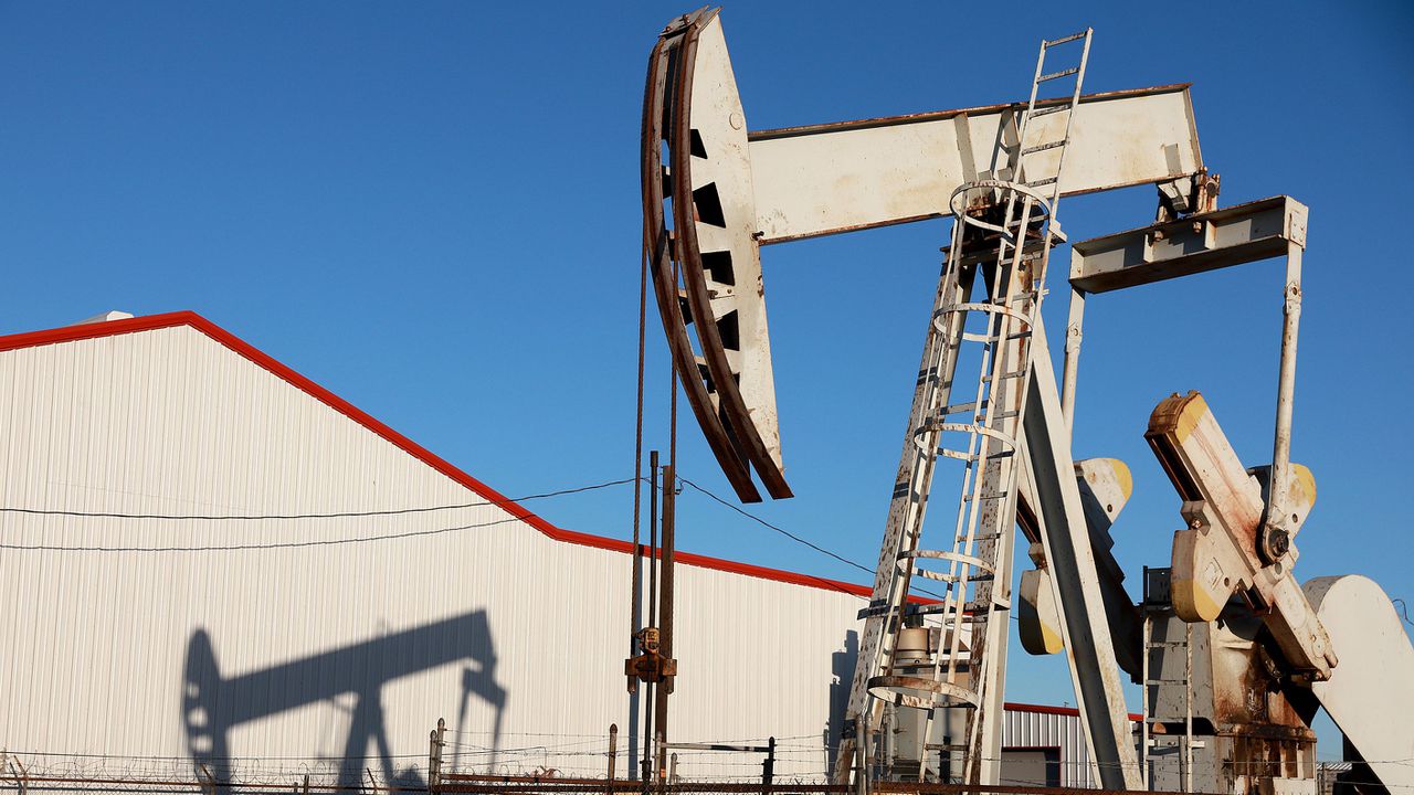 Цената на петрола на ОПЕК остава над 70 долара за барел