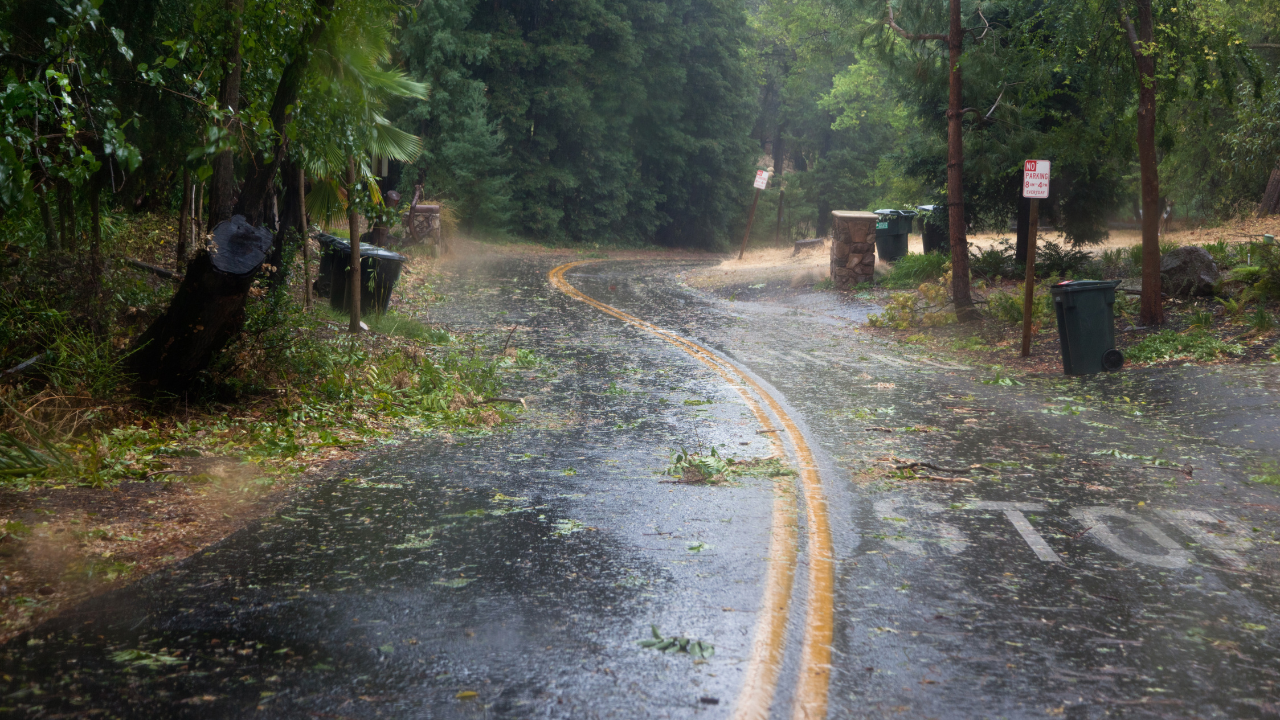 Африкански прах покри остров Крит, слънцето почти не се вижда,