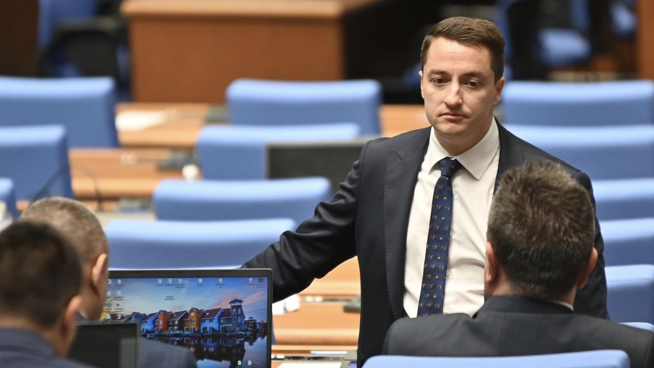 Пак скандал: Конфликт между Явор Божанков и Цончо Ганев отново нажежи страстите в парламента