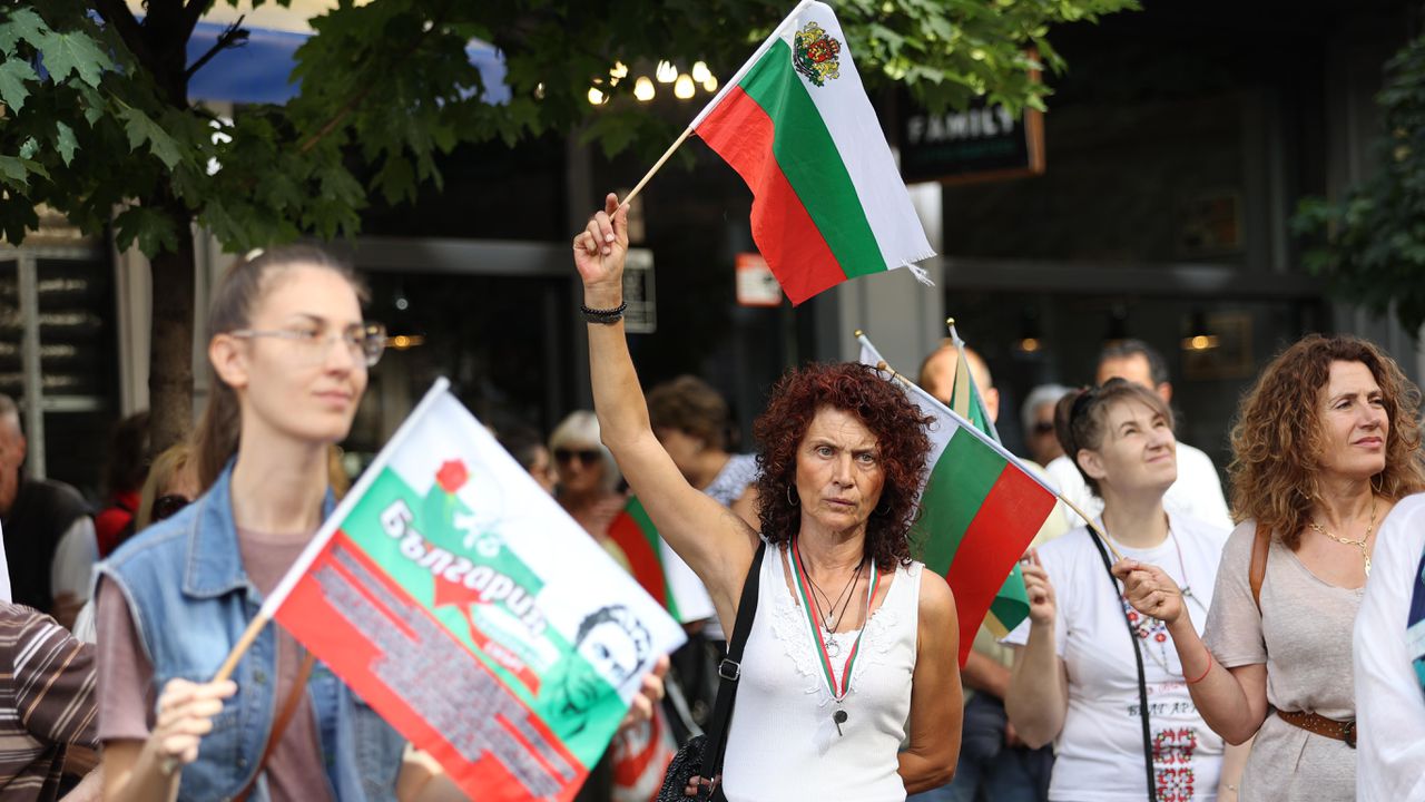 Противници на еврото излязоха на нов протест срещу европейската валута в столицата