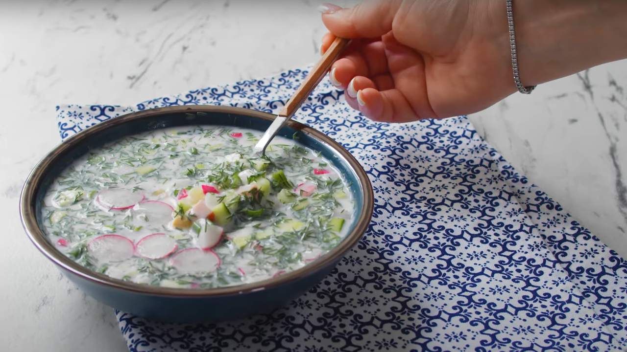 Студена кухня за горещи дни: рецепти за седем летни супи от Русия