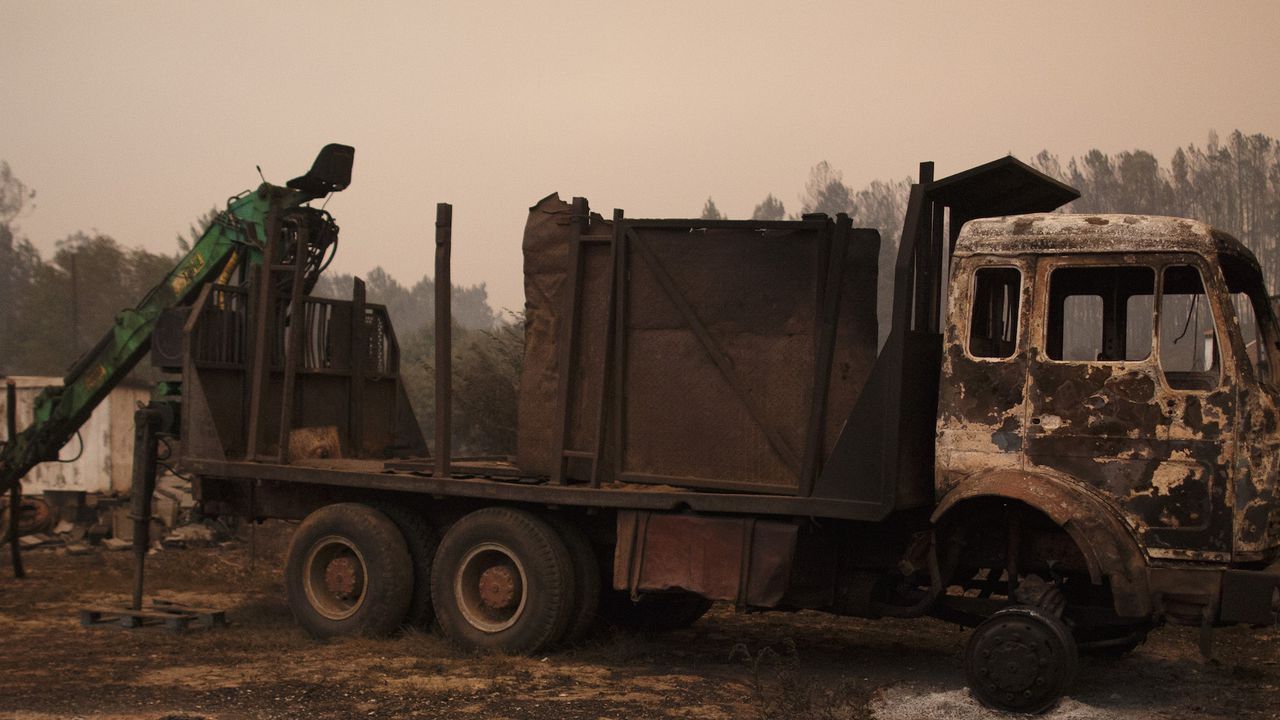 Най-малко шест военни камиона са изгорели до основи в Ерфурт,