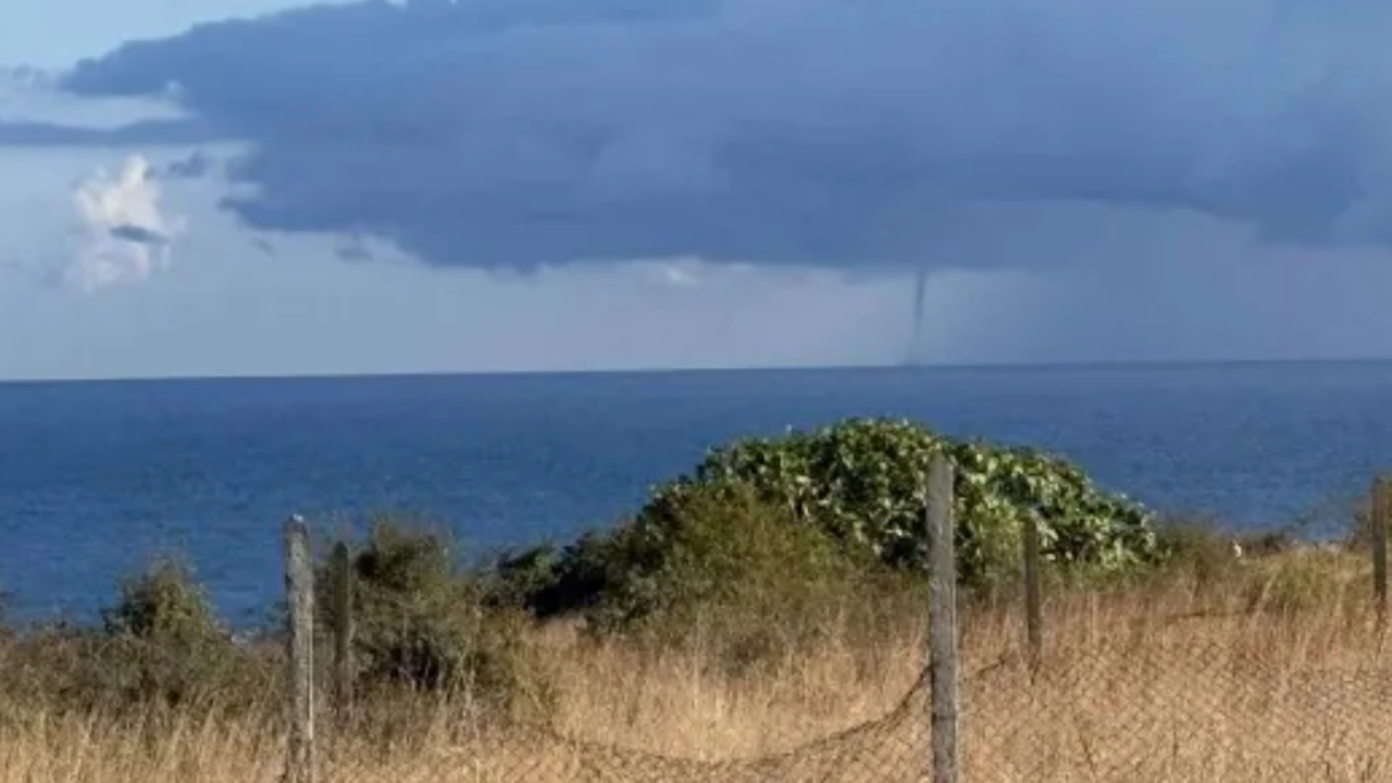 Водно торнадо e заснето тази сутрин над Черно море край