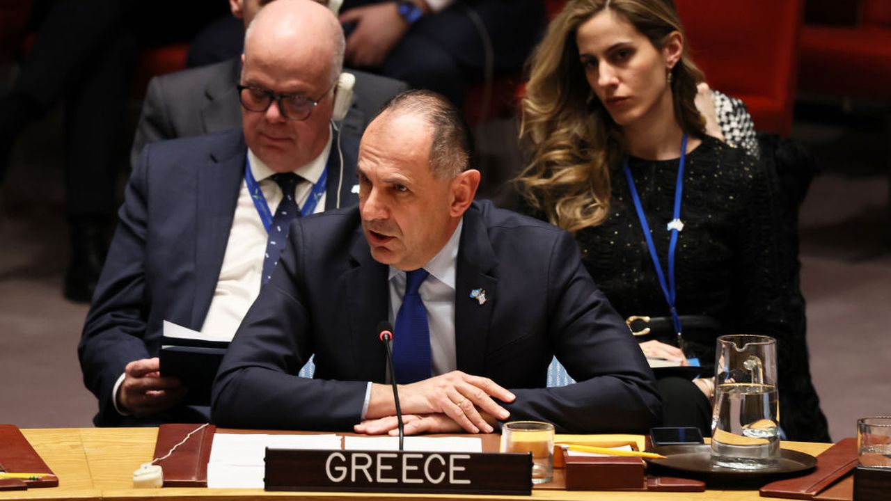 Работата по проекта за електропреносен интерконектор между Гърция и Кипър ще продължи