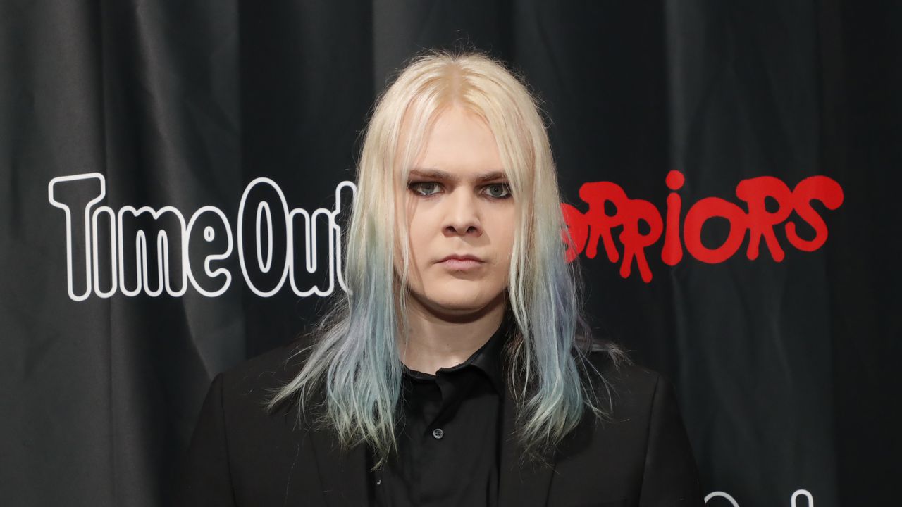 „Повечето от нас загубиха всичко“: Kim Dracula оцеля по чудо след като тур бусът му избухна в пламъци