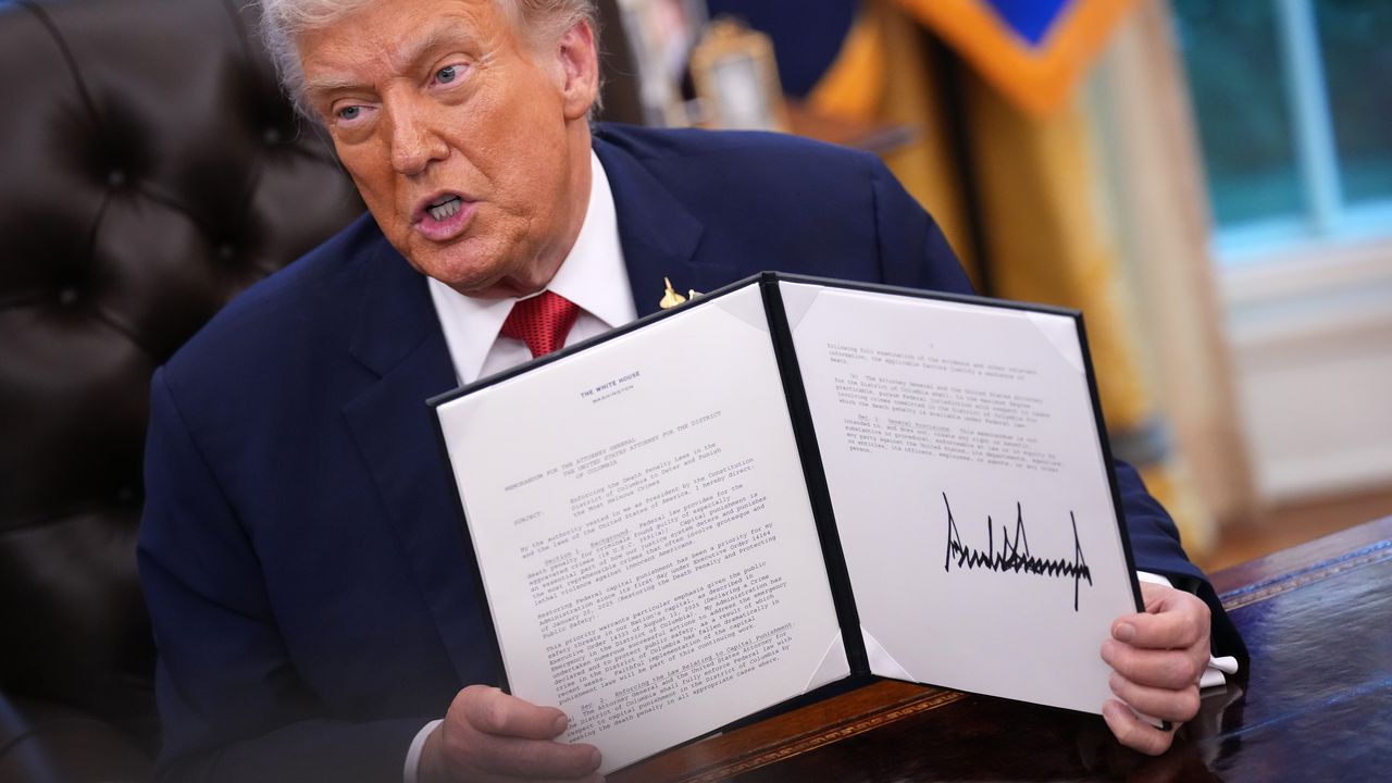 Президентът на САЩ обяви с указ, че планът за продажбата на "ТикТок" отговаря на американските изисквания