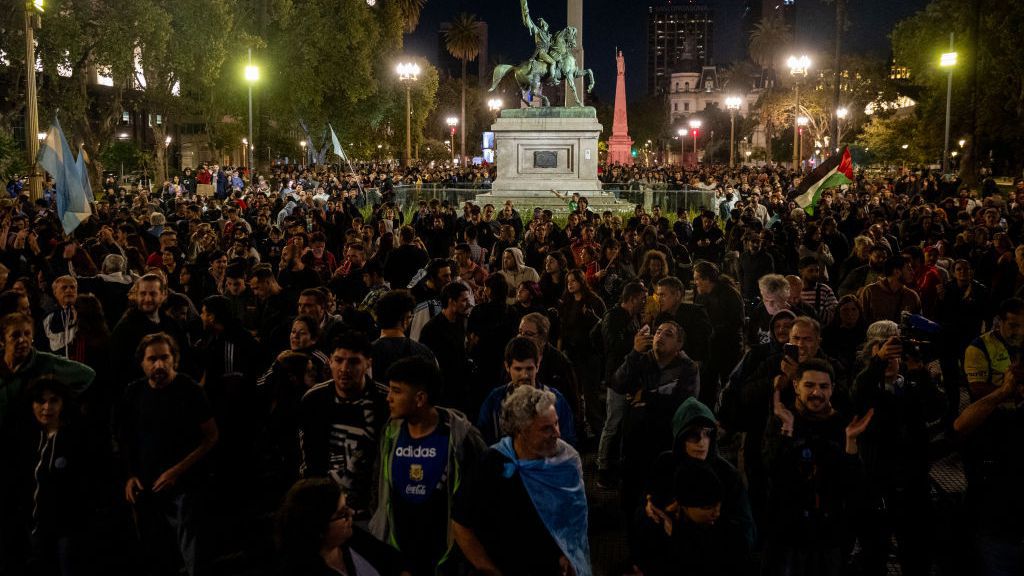 Протести обхванаха Аржентина след бруталното убийство на три момичета от наркокартел