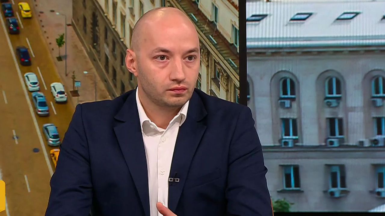 Димитър Ганев: Евентуални предсрочни парламентарни избори биха дали сериозно предимство на президента Румен Радев